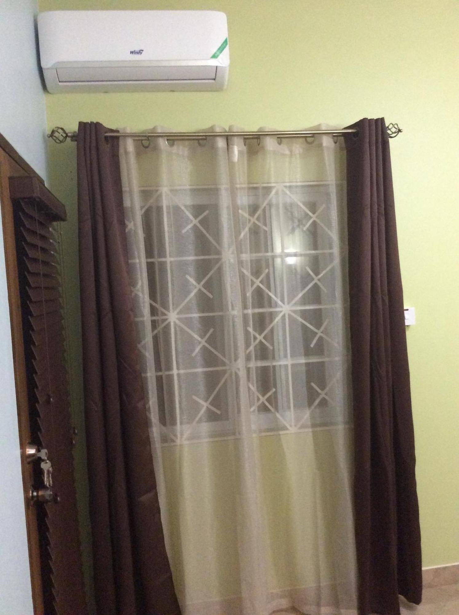 Le Quad - One Bedroom & Studio Apt - Private, Spacious & Secured Кингстон Экстерьер фото